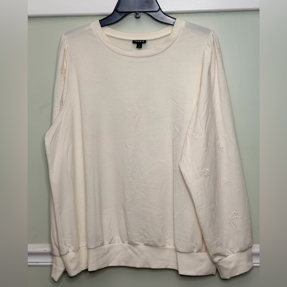 Torrid Women’s Cream Long Sleeve top with eyelet sleeves